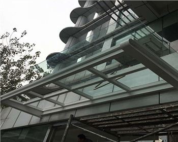 使用鋼結(jié)構(gòu)來(lái)作為成都樓頂加層的施工注意事項(xiàng)有哪些？